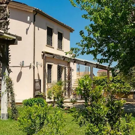 Il Gelso E L'ulivo In L'ulivo * Noto